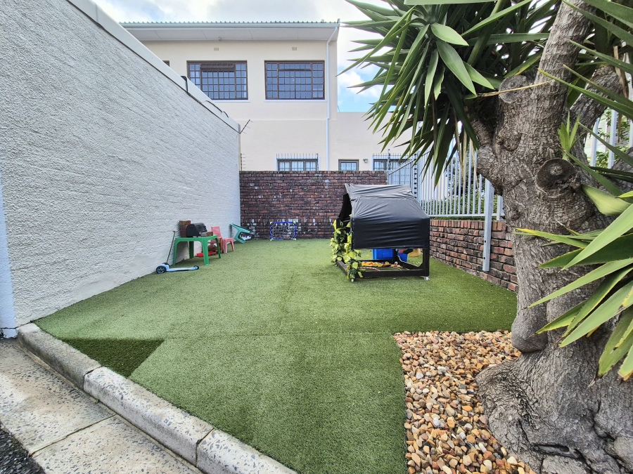 2 Bedroom Property for Sale in Wynberg Upper Western Cape